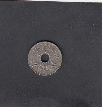 Beschrijving: 10 Centimes HOLE